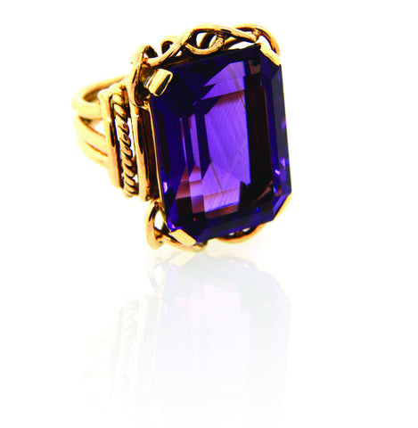 LUXE 18k Yellow Belle Epoque Amethyst Ring